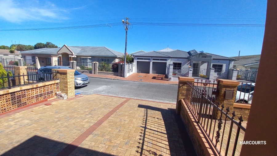 To Let 4 Bedroom Property for Rent in Gatesville Western Cape
